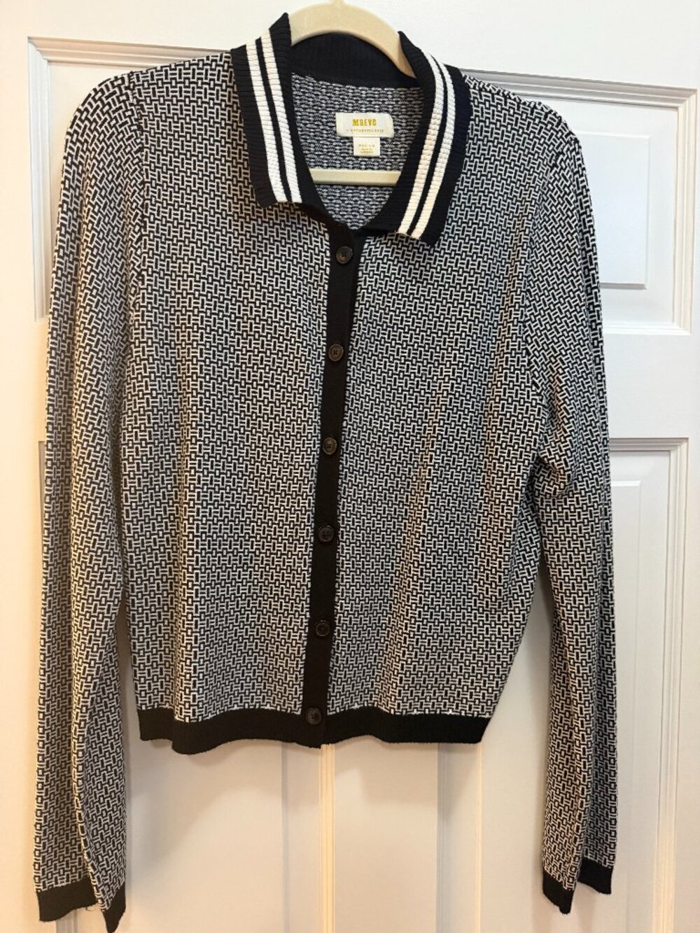 Womens Black & White Small Geo Size Medium Cardigan